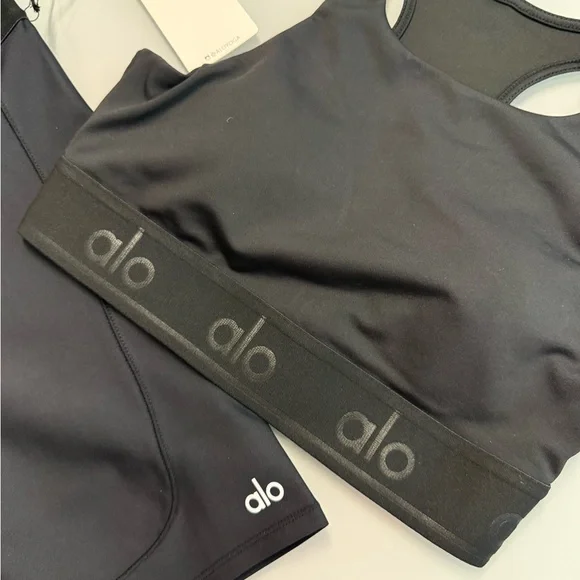 ALO Yoga Jet Black Activewear Set - Picture 4 of 8